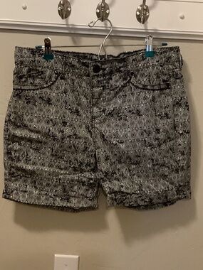 BANDOLINO shorts, size 6